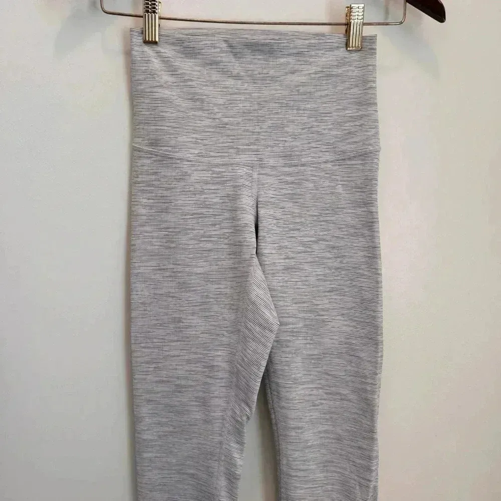 Lululemon Wunder Under High Rise Scalloped Hem Crop 23” size 4 - Image 5