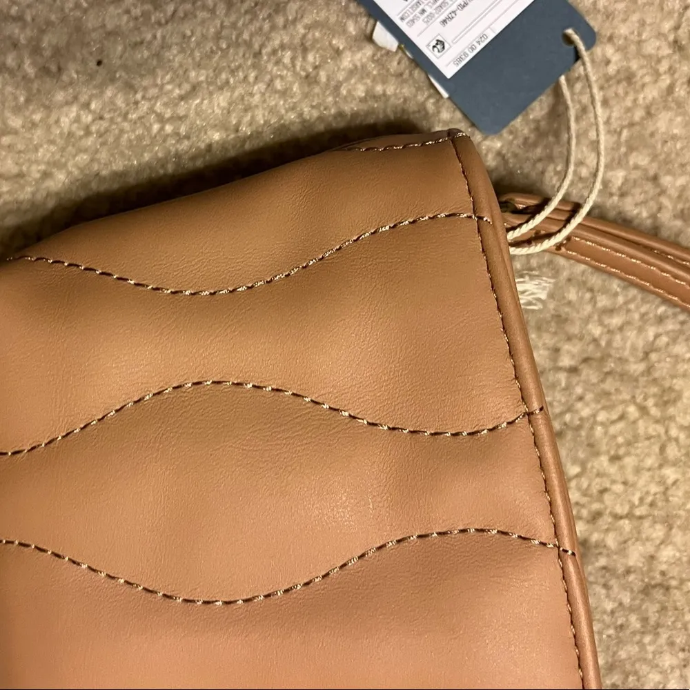 Universal thread tan camel womens wristlet purse - Image 2