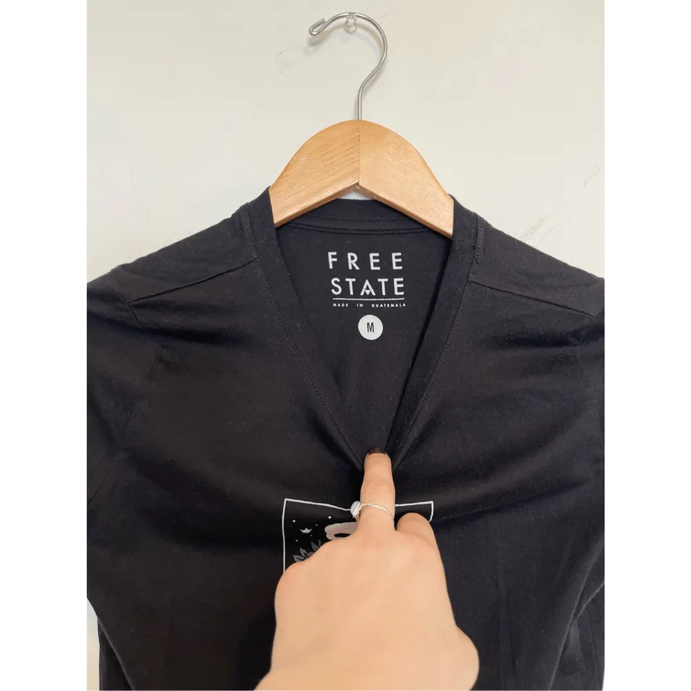 FREE STATE Floral Skeleton Graphic Black short sleeve Tee Size Medium​​​​​ - Image 7