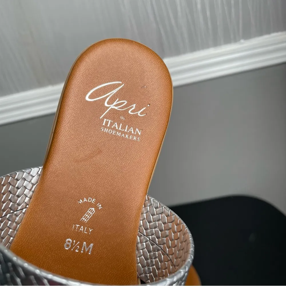 Apri by Italian Shoemakers Sandals Silver Strap Toe Ring  Flats Women's Size 8.5 - Image 7