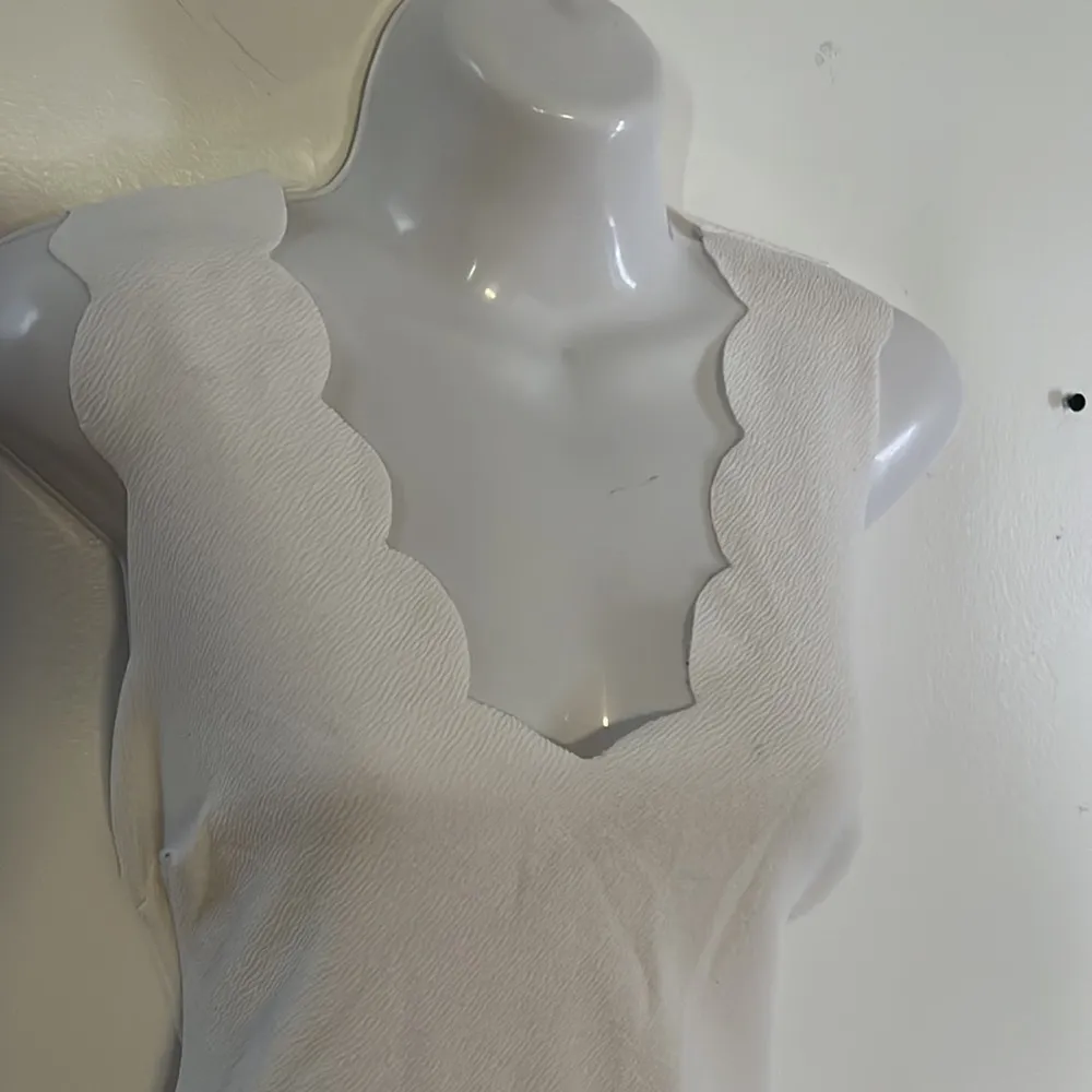 BooHoo lightweight scalloped tank top - Image 2