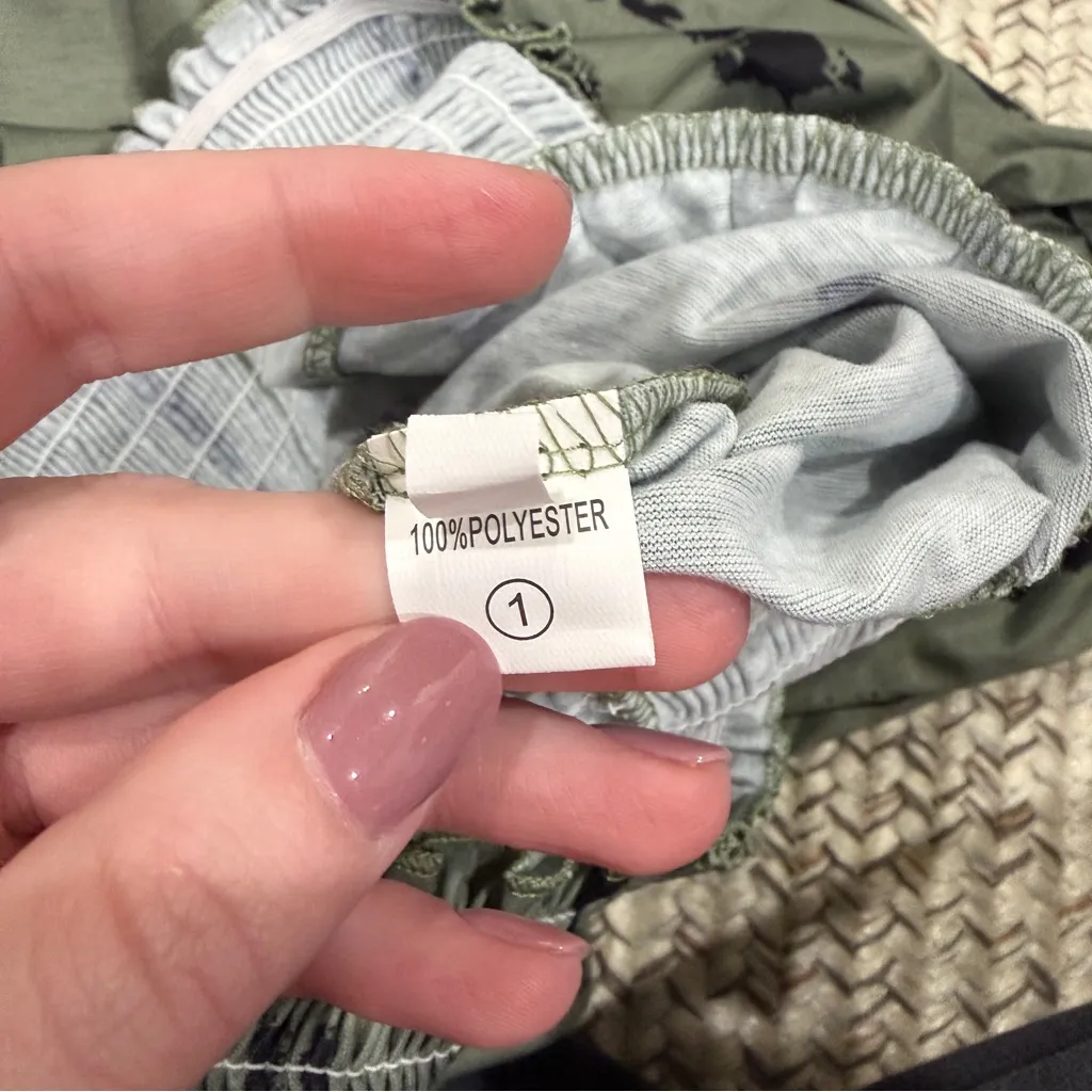 NWOT Green and Black High Waisted Flowy Pants Size L - Image 5