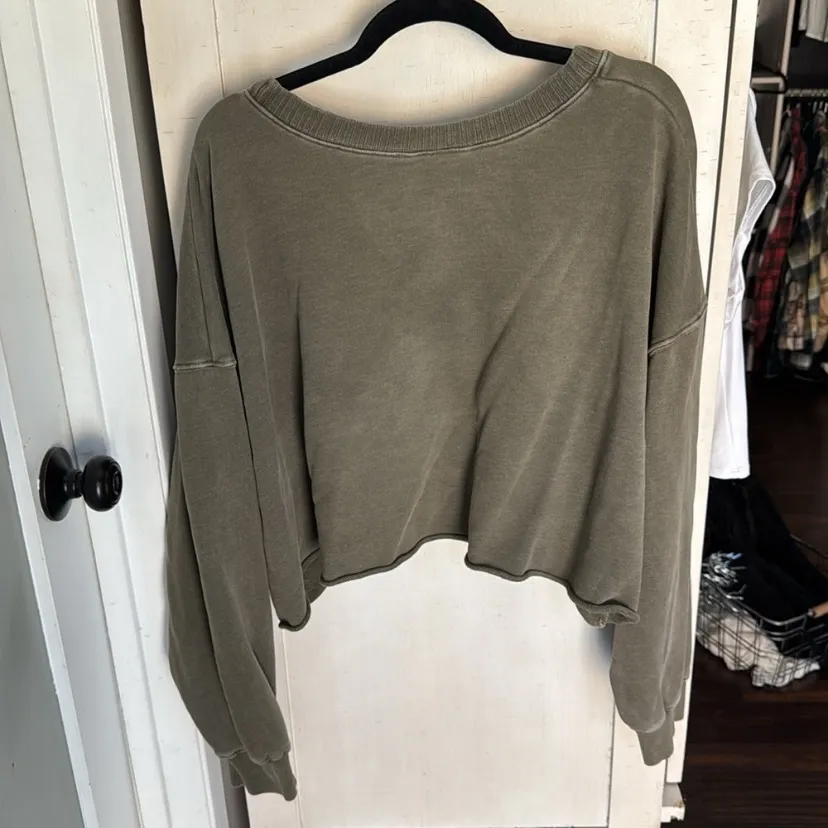 $65 NWOT Peach Love California swing cropped sweatshirt L olive green - Image 3