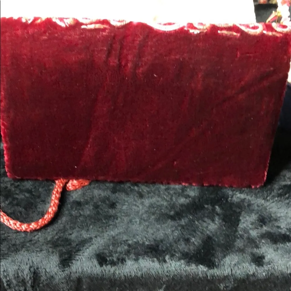 Vintage Red Baroque embroidery evening purse - Image 3