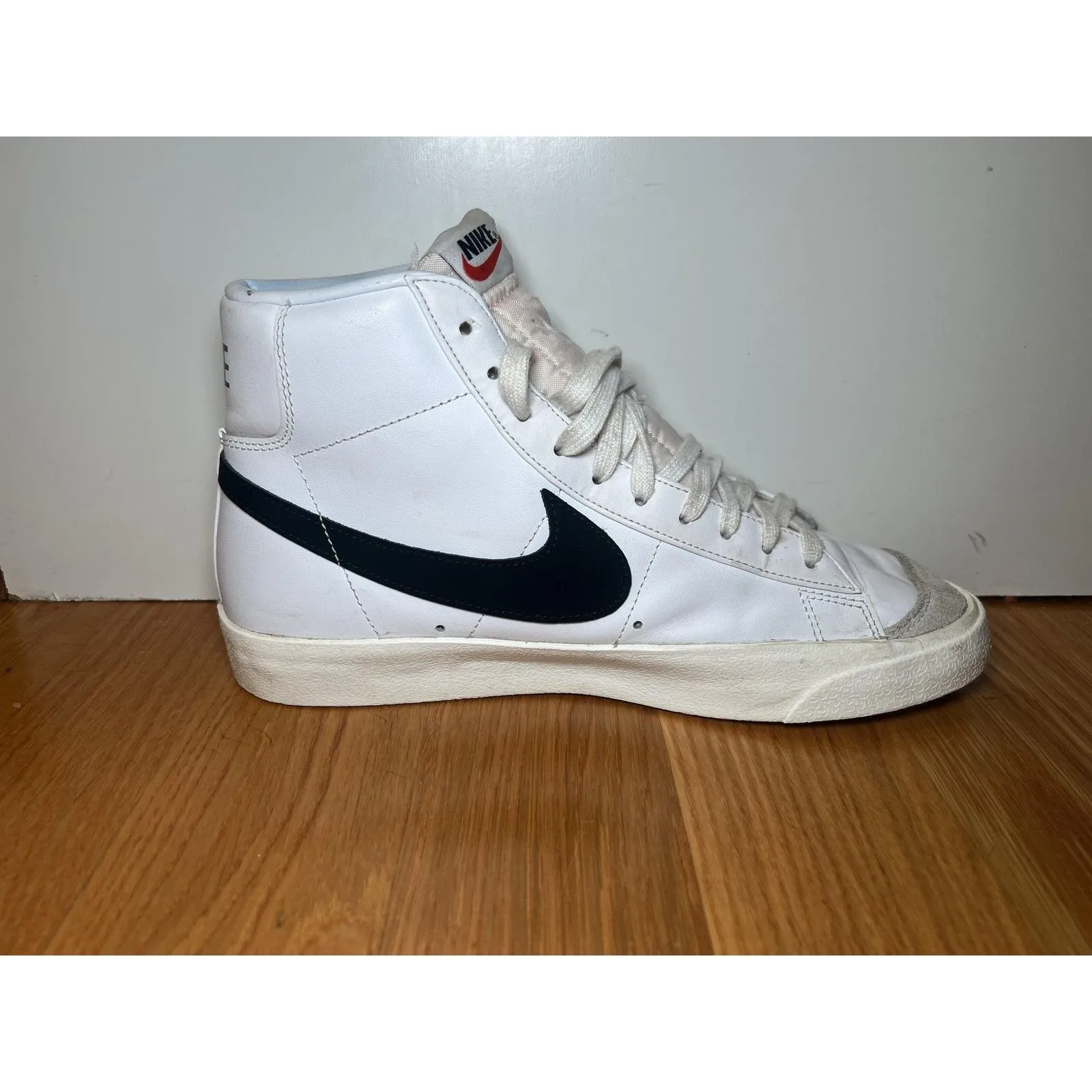 Nike Blazer Mid '77 Vintage Shoes Womens Size 10.5 White Black Sail CZ1055-100 - Image 4