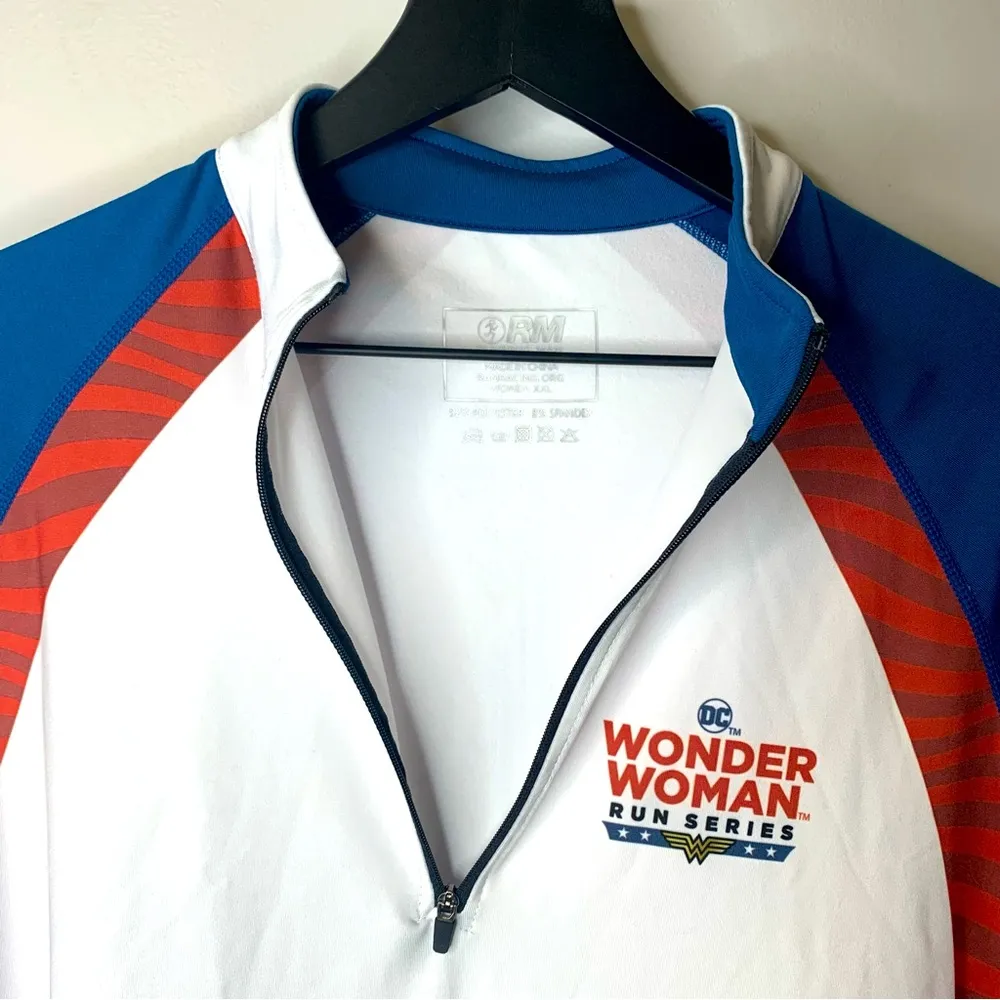 Wonder Woman Womens XXL DC Wonder Woman Run Series Longsleeve 1/4 zip - Image 4