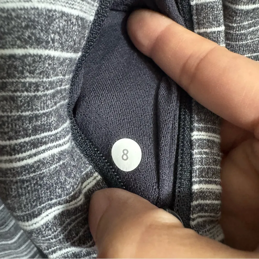 Lululemon Athletica Gray and Black Striped Running Jacket Size 8 - Image 3