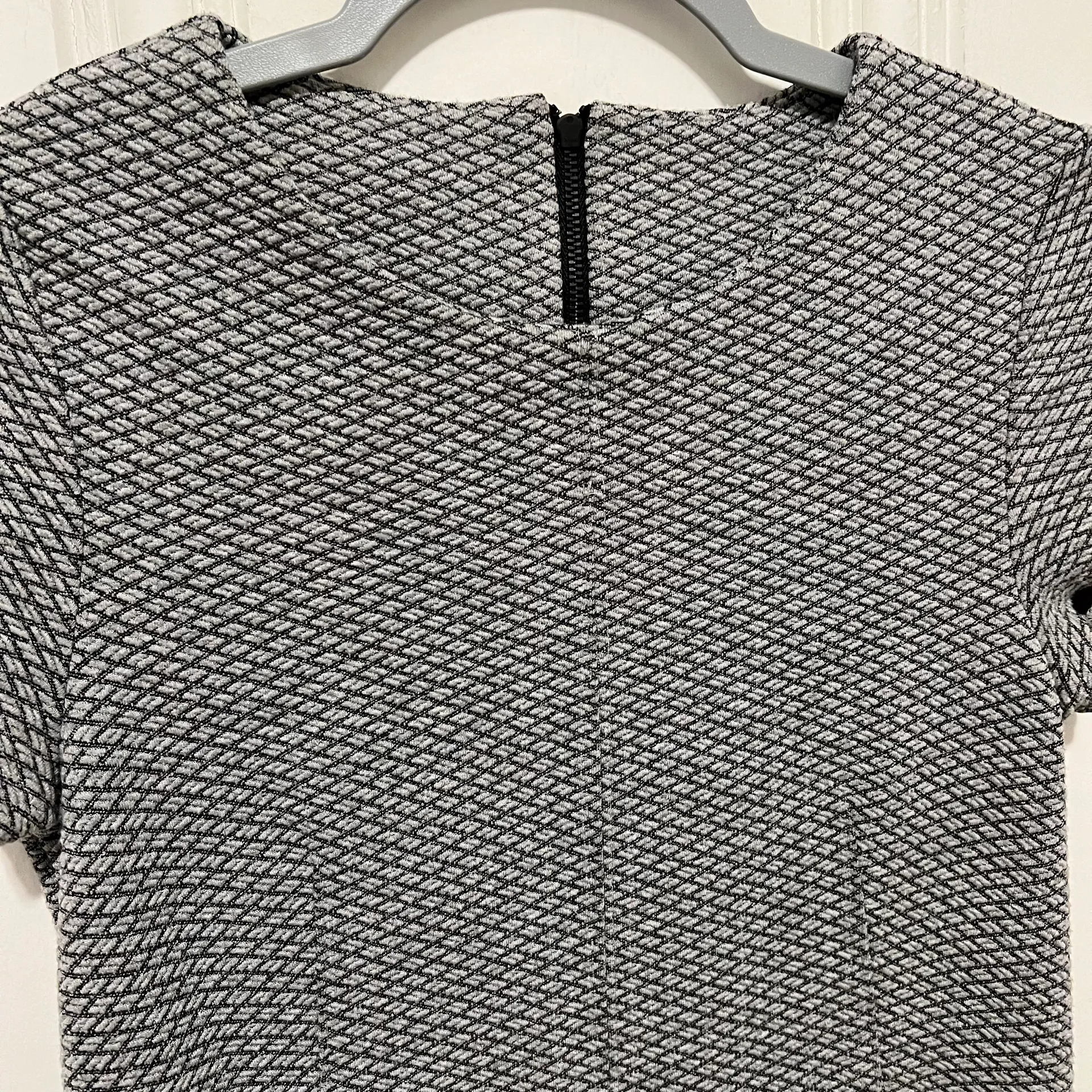 H&M Grey Crewneck Short Sleeve Thick Waffle Knit Fit & Flare Dress XS EUC - Image 3