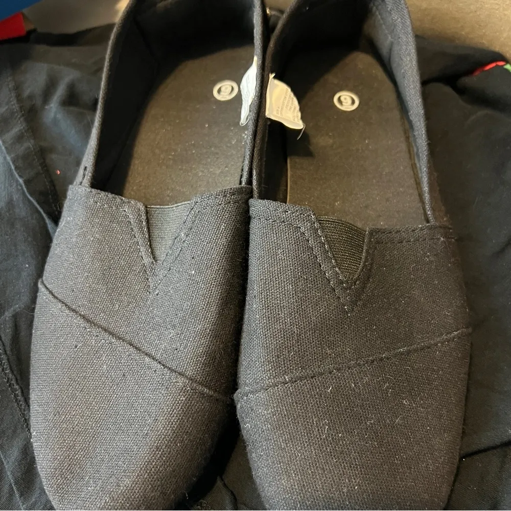 Lot of 2 Size 9 Cuddlers Black Work Shoes and Black Slip On Knock Around Shoes - Image 7