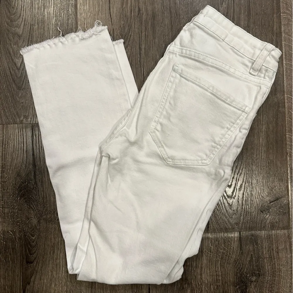 Women’s White Hi-Rise Straight  Jeans Size 2 Ankle Length Raw Hem Edge - Image 10