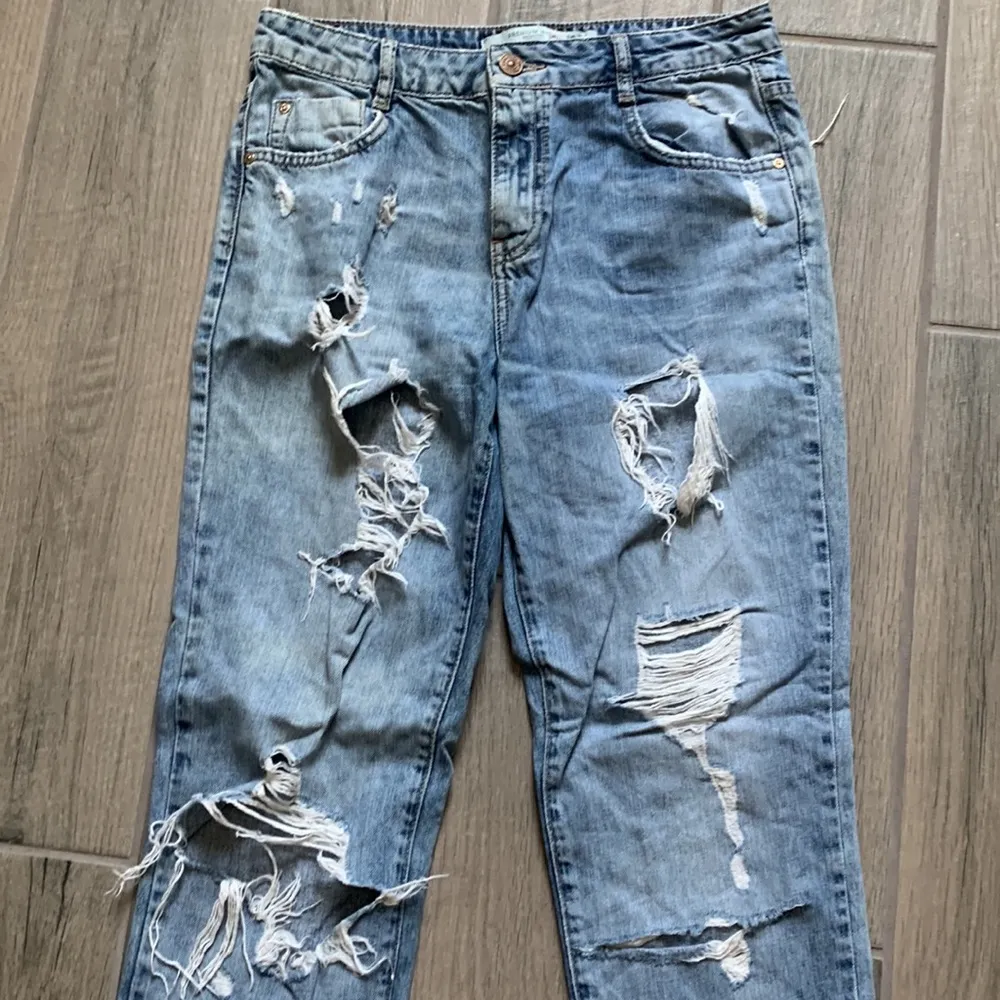 Zara premium wash distressed jeans - Image 2