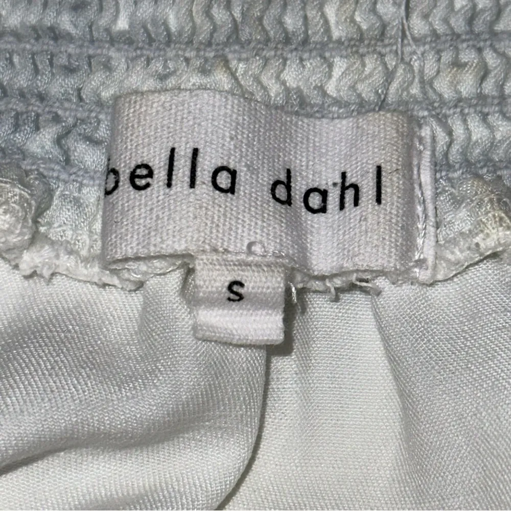 Bella Dahl Women’s Size S White Blue Smocked Hem Split Neck Sleeveless Top Shirt - Image 5
