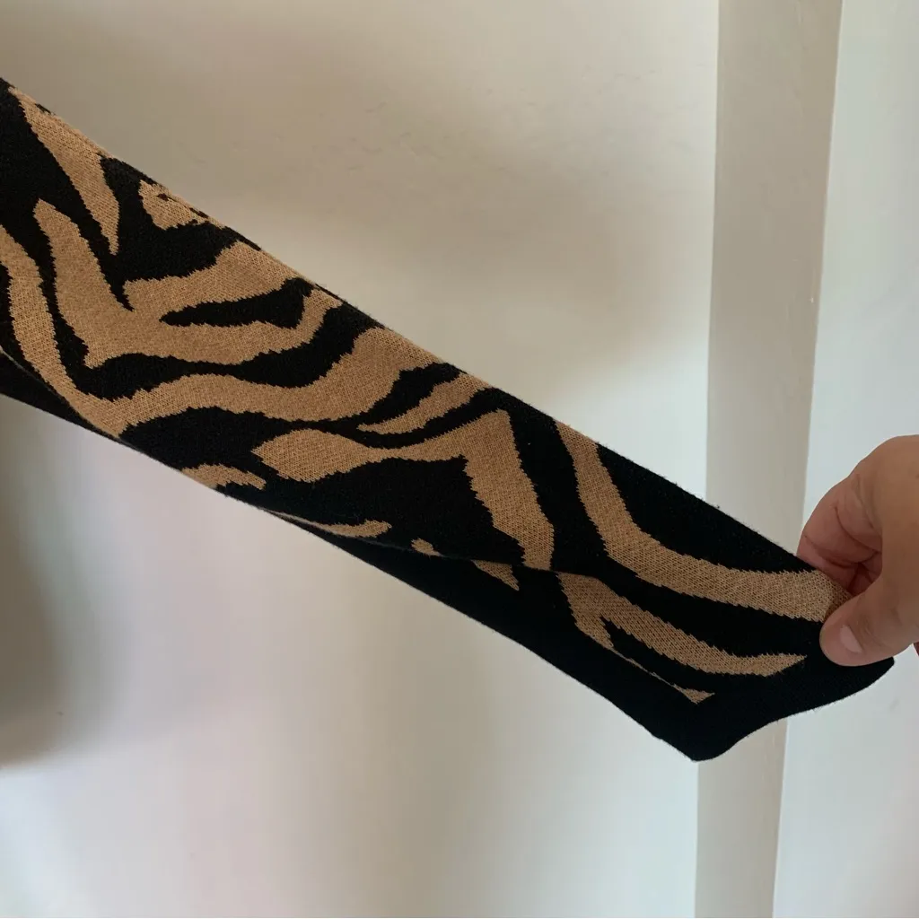 EUC CAbi Dani Zebra Print Black Brown Tunic Sweater Style 3884 Size S - Image 6