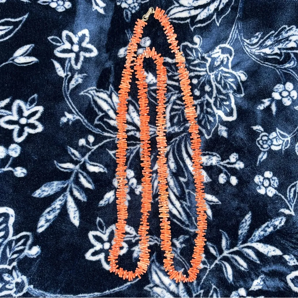 Vintage 70’s Long Rope Length Faux Branch Coral Plastic Beaded Necklace Orange - Image 5