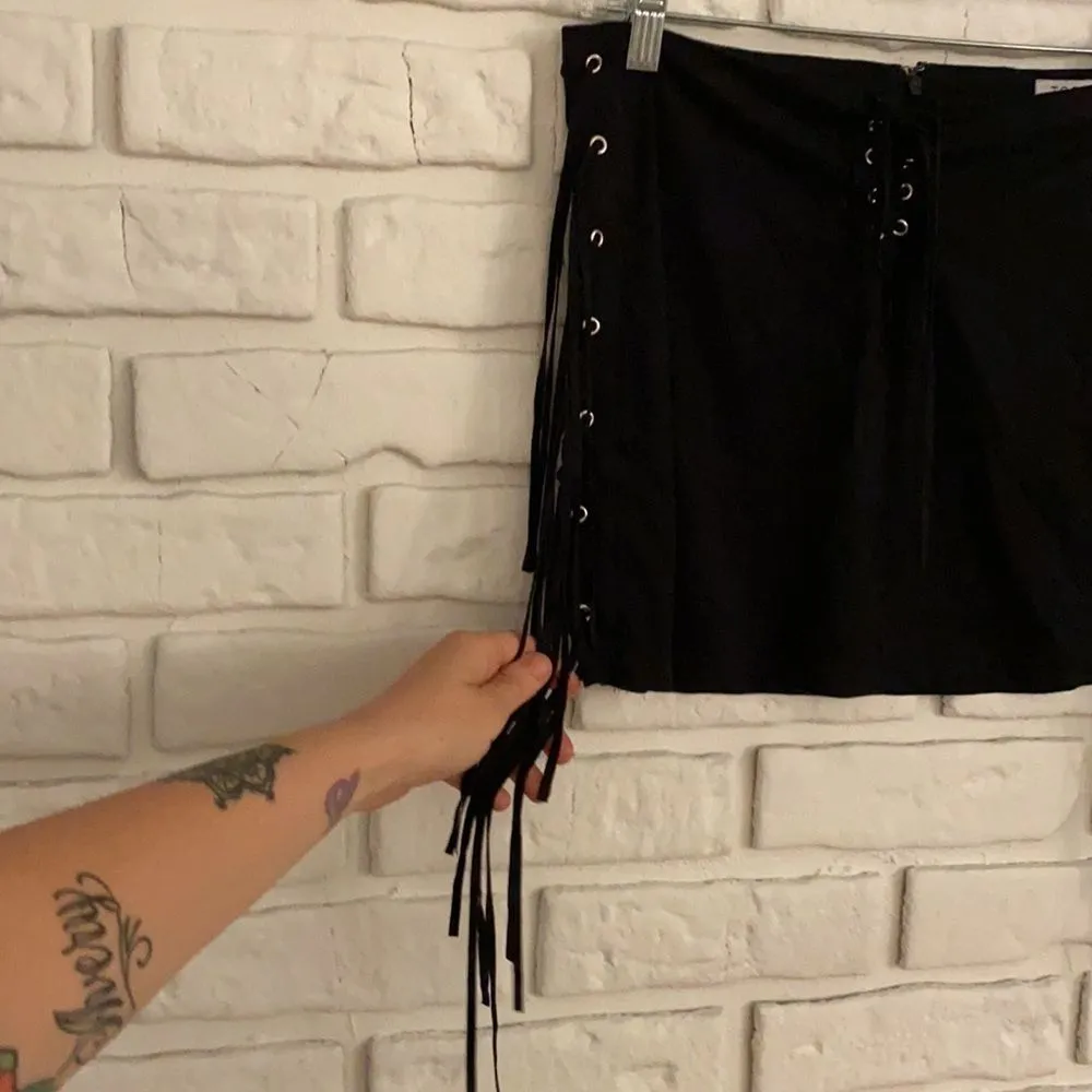 Tobi lace up black soft skirt size small - Image 4