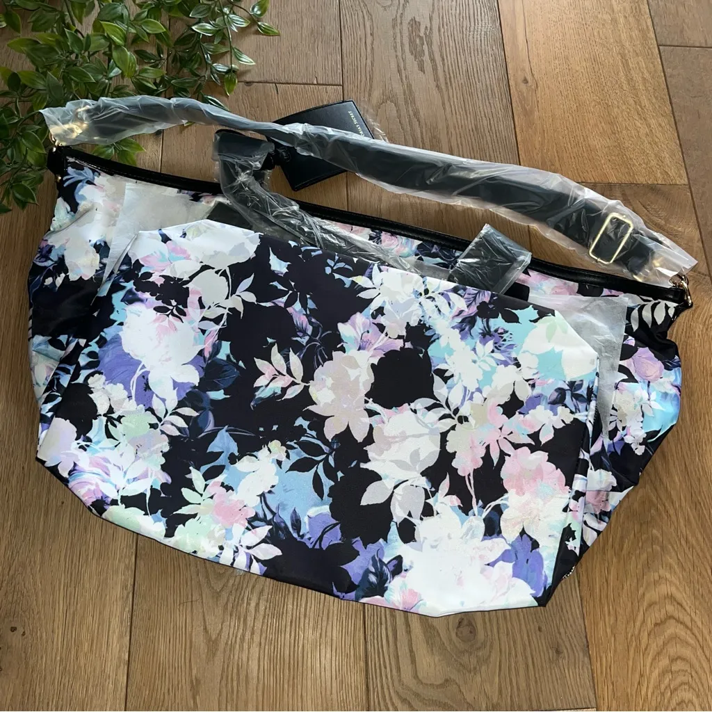 Victoria's Secret NWT VS Getaway Weekender Bag Floral Noir Black purple flower - Image 9