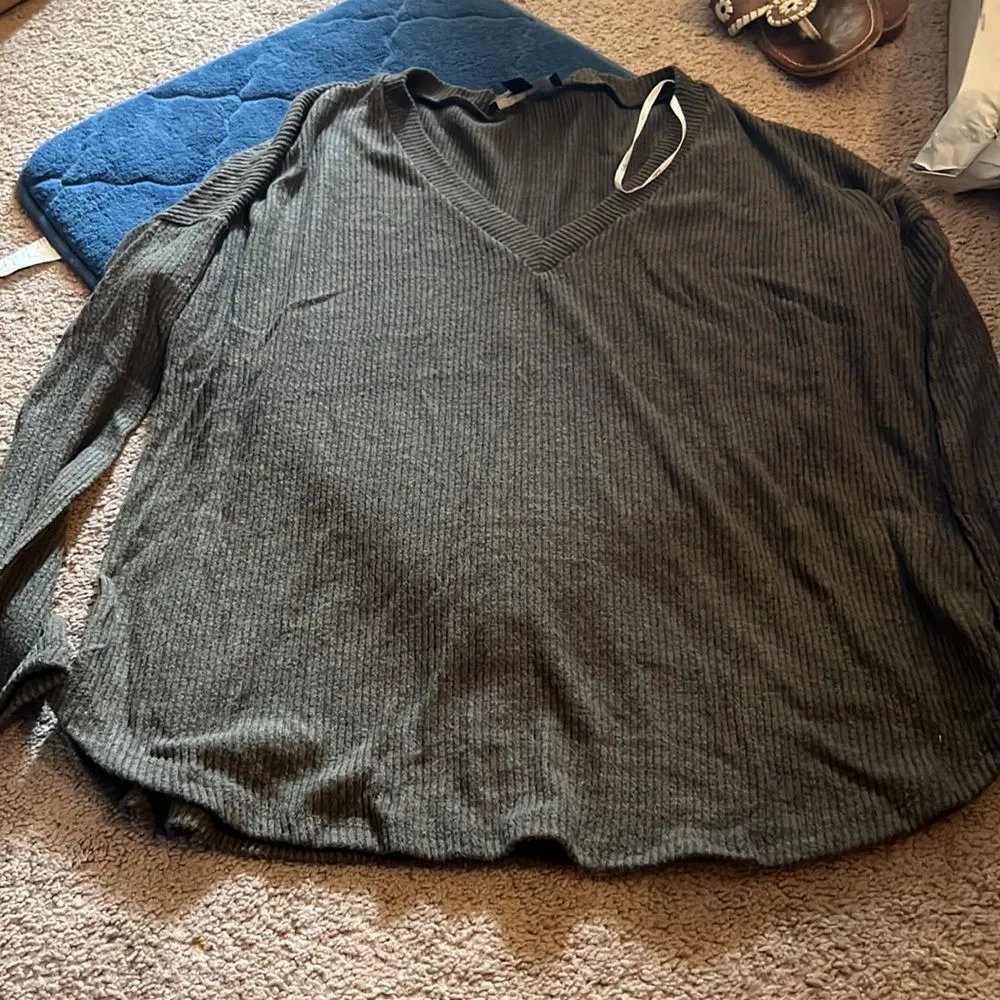 Lulus xs oversized top - Image 4