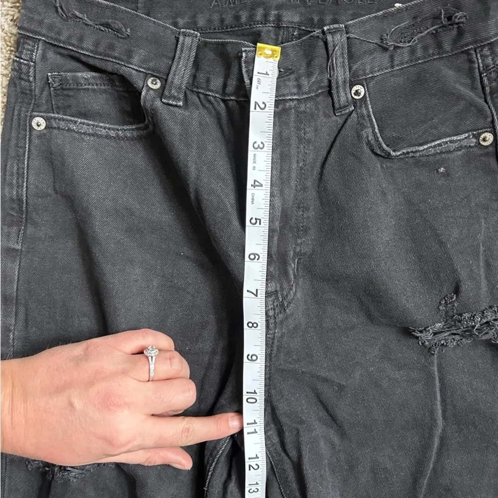 American Eagle Outfitters Black Distressed High Rise Mom Jeans Size 4 Denim - Image 5