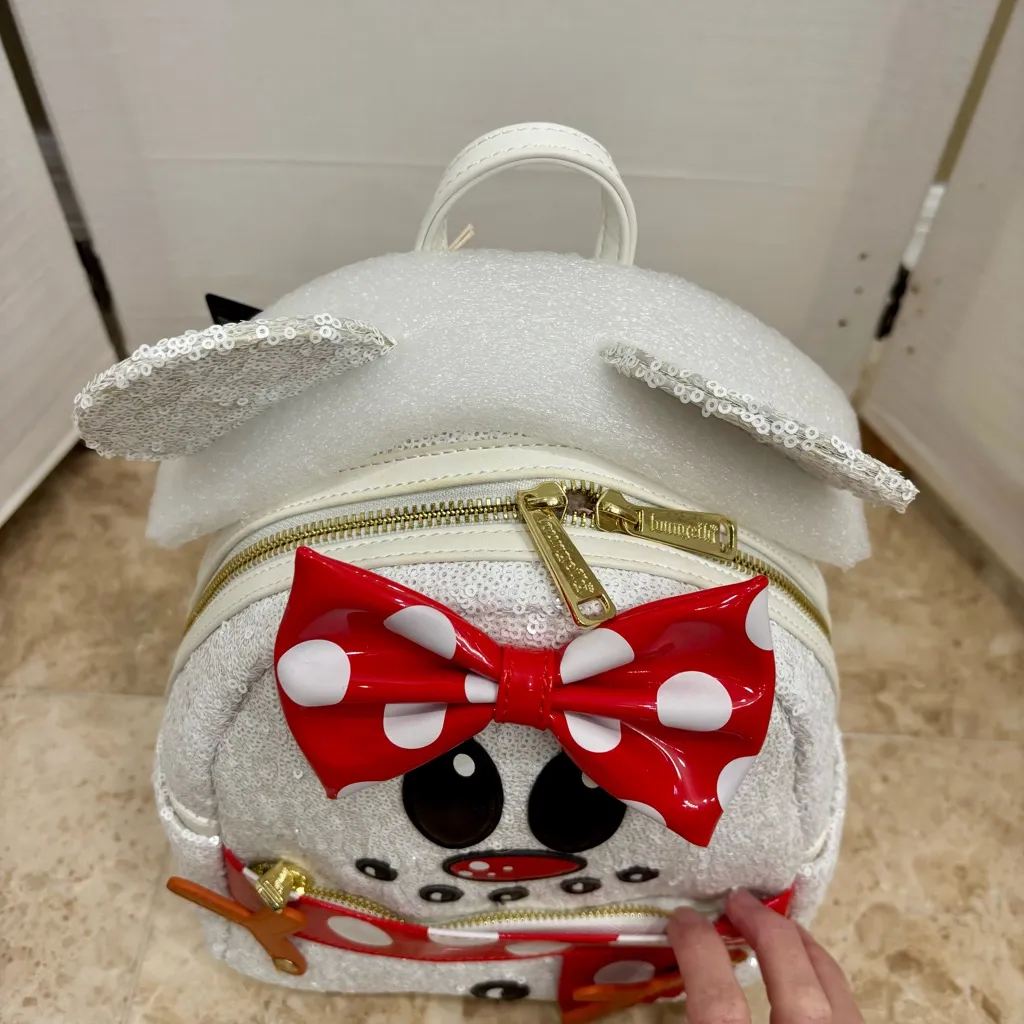 Loungefly Disney Snowman Minnie Mouse Sequin Mini Backpack. NWT - Image 4