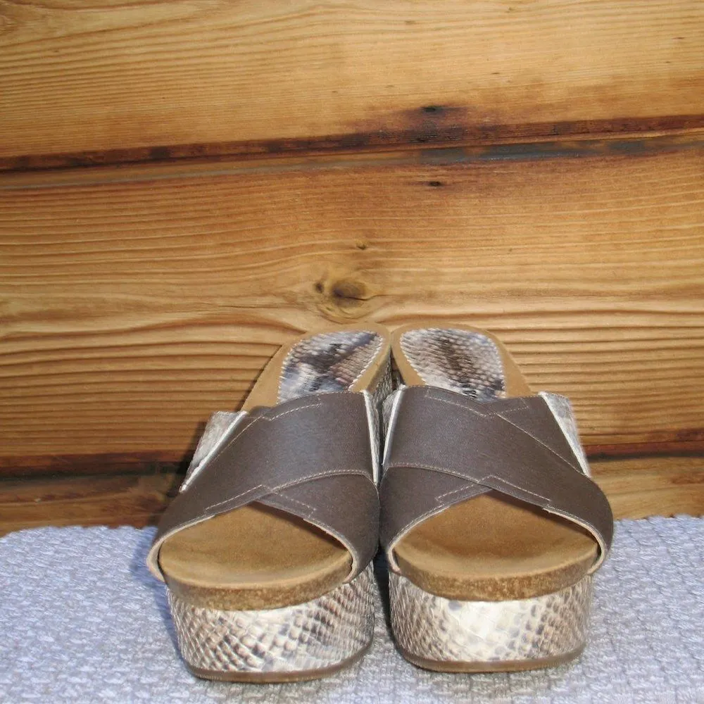 NWOB Snake Print Wedge Sandals Gray Size 9.5 - Image 2