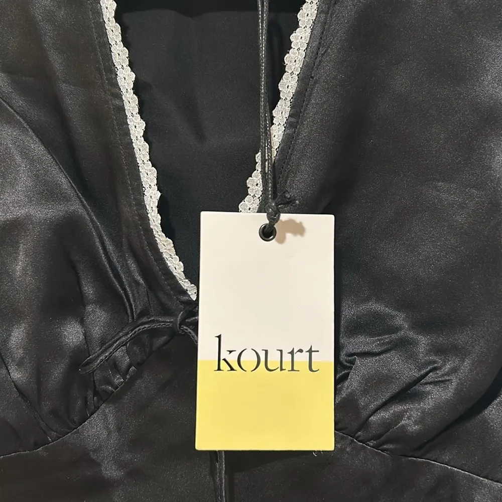 Few Moda Kourt Black Silk Top - Image 4