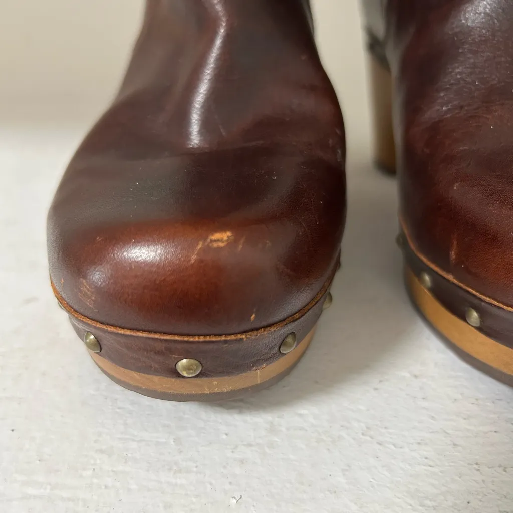 UGG Women's Brown Leather Mules - Image 3