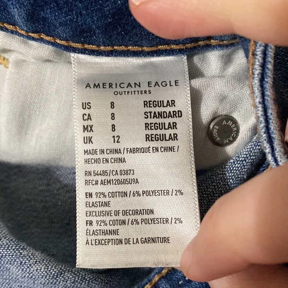 American Eagle distressed denim hi-rise mini skirt fringe hem size 8 - Image 9