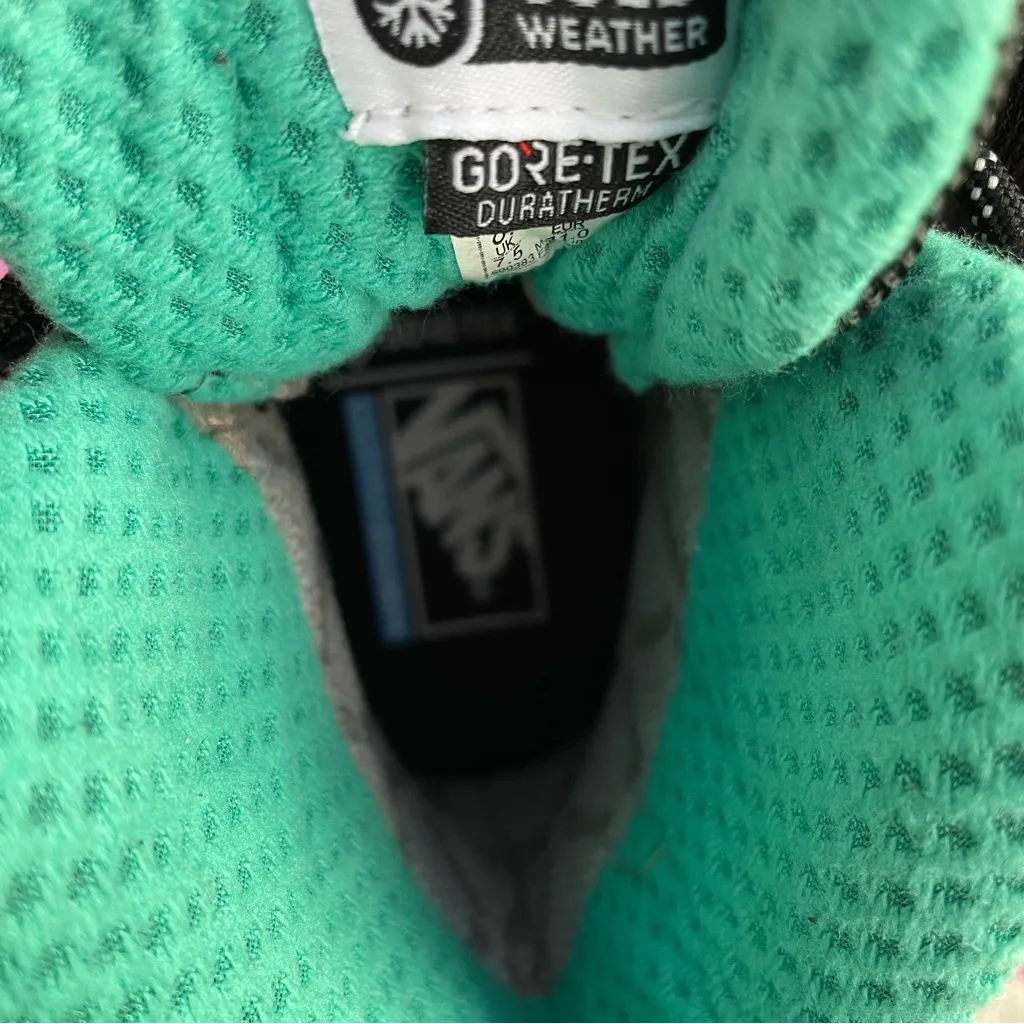 Vans unisex UltraRange insulated comfy winter boots Size 8.5men / 10women - Image 13