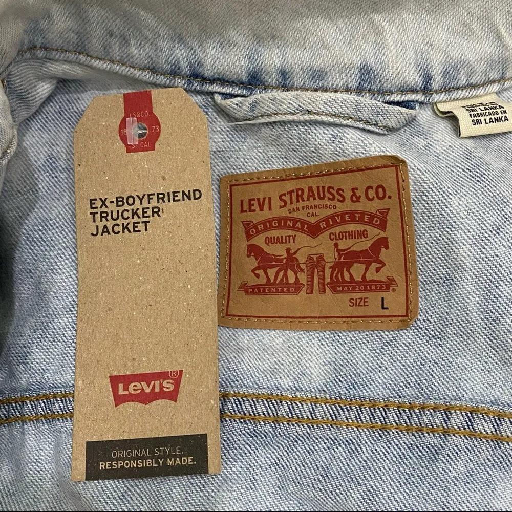 NWT Levi's Womens Ex Boyfriend Trucker Denim Jacket Floral Embroidered Size L - Image 11