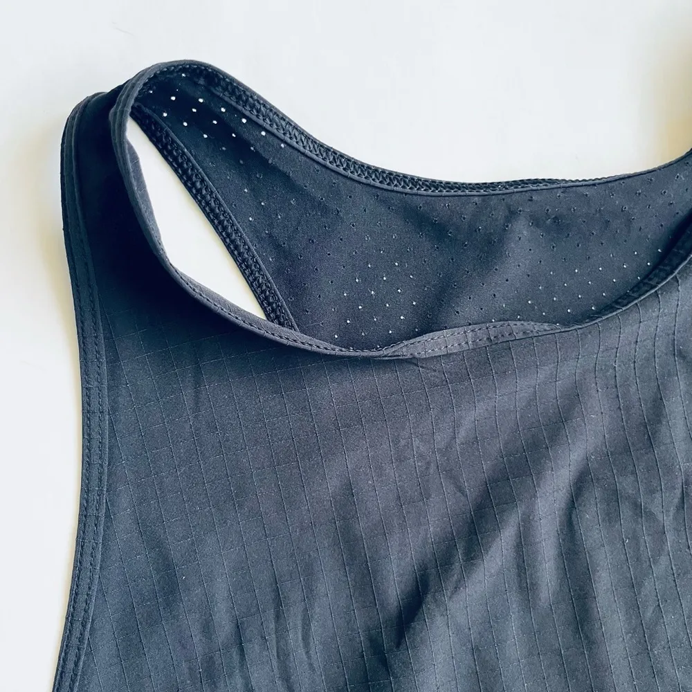 Lululemon vented ultralight tank - Image 3