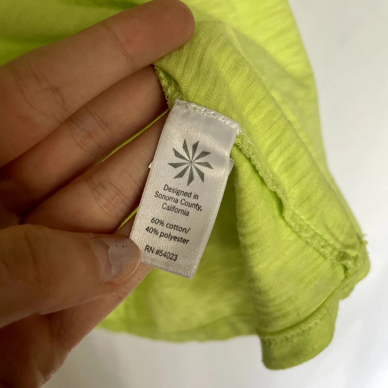 Athleta neon yellow heathered athleisure workout top women's size M t-shirt - Image 5