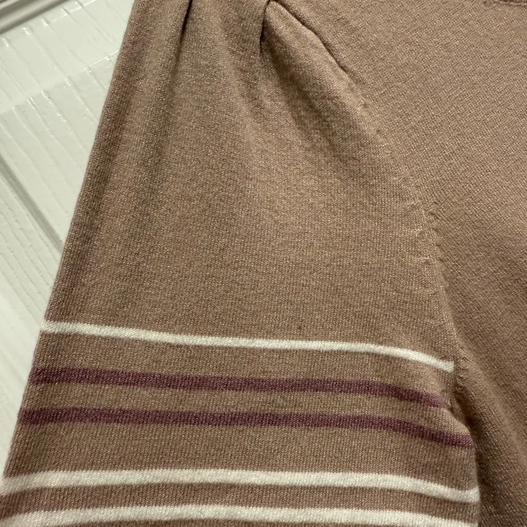 Liz‎ Claiborne Women's Short Sleeve Striped Top - Tan and Purple size M - Image 5
