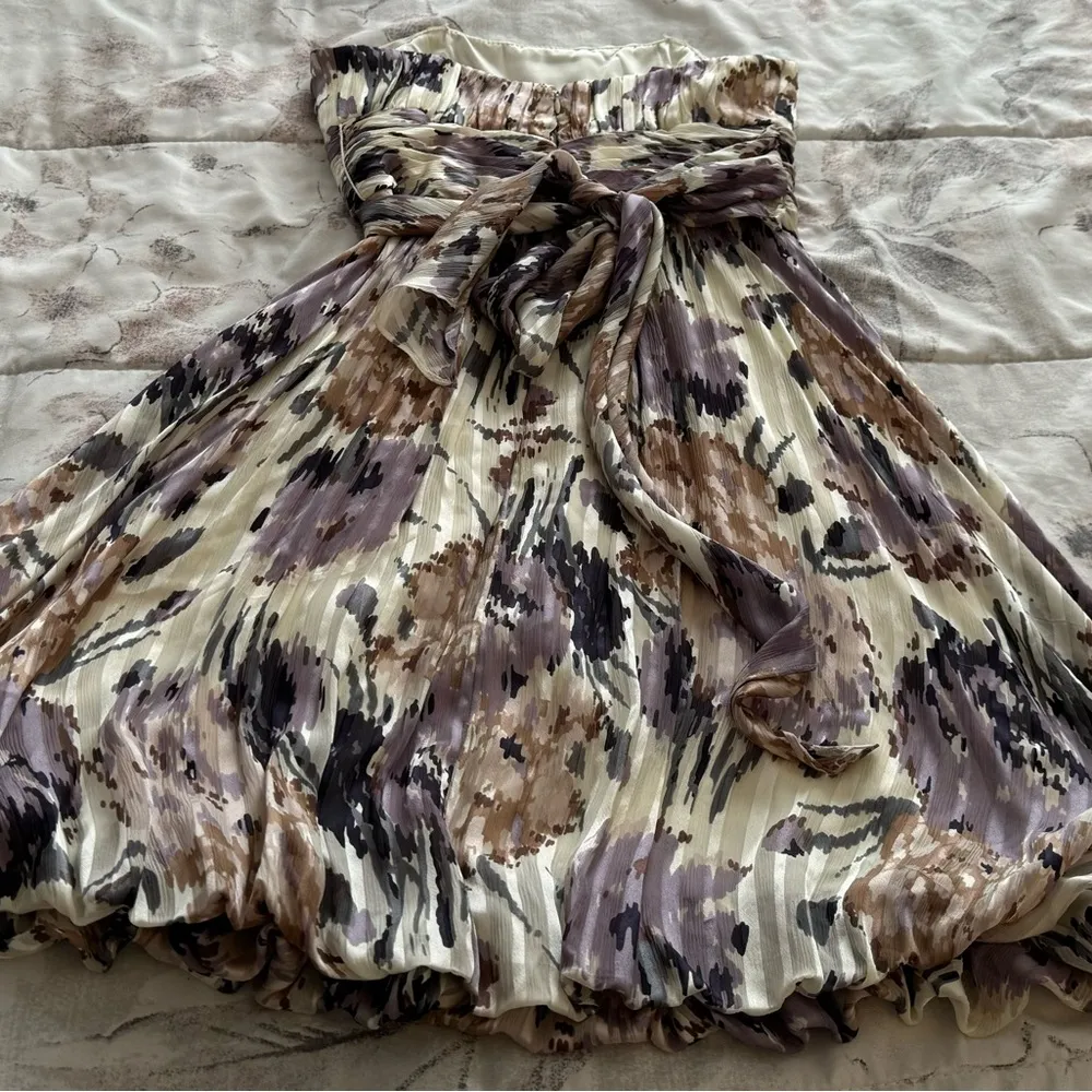 BCBG Maxazria 100% silk floral strapless fit & flare mini dress, size 4 party - Image 16