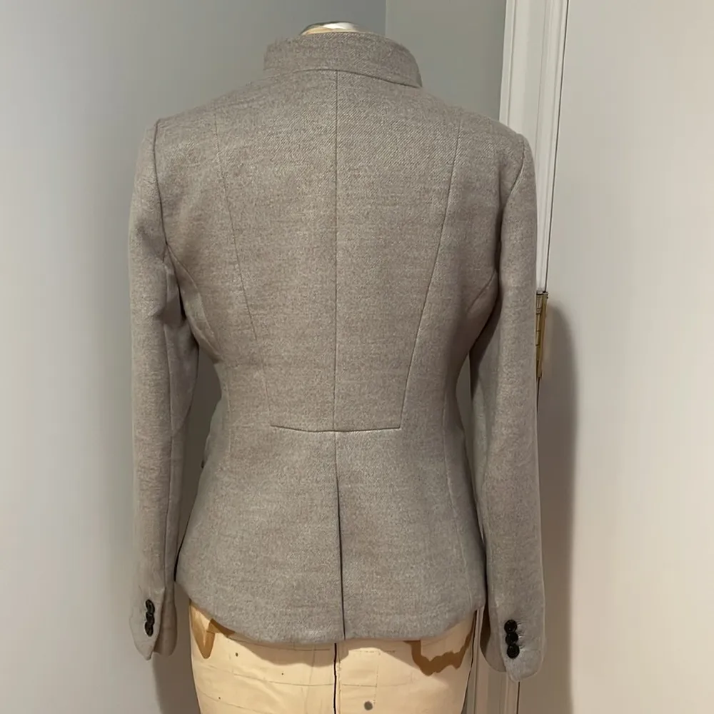 Banana Republic Classic Italian Fit Washable Wool Blend Blazer Size 6P - Image 2