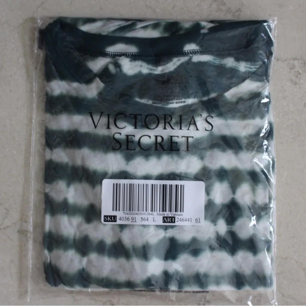 PINK Victoria’s Secret Green White Tie-Dye Girlfriend Long Sleeve Cropped Tee - Image 2