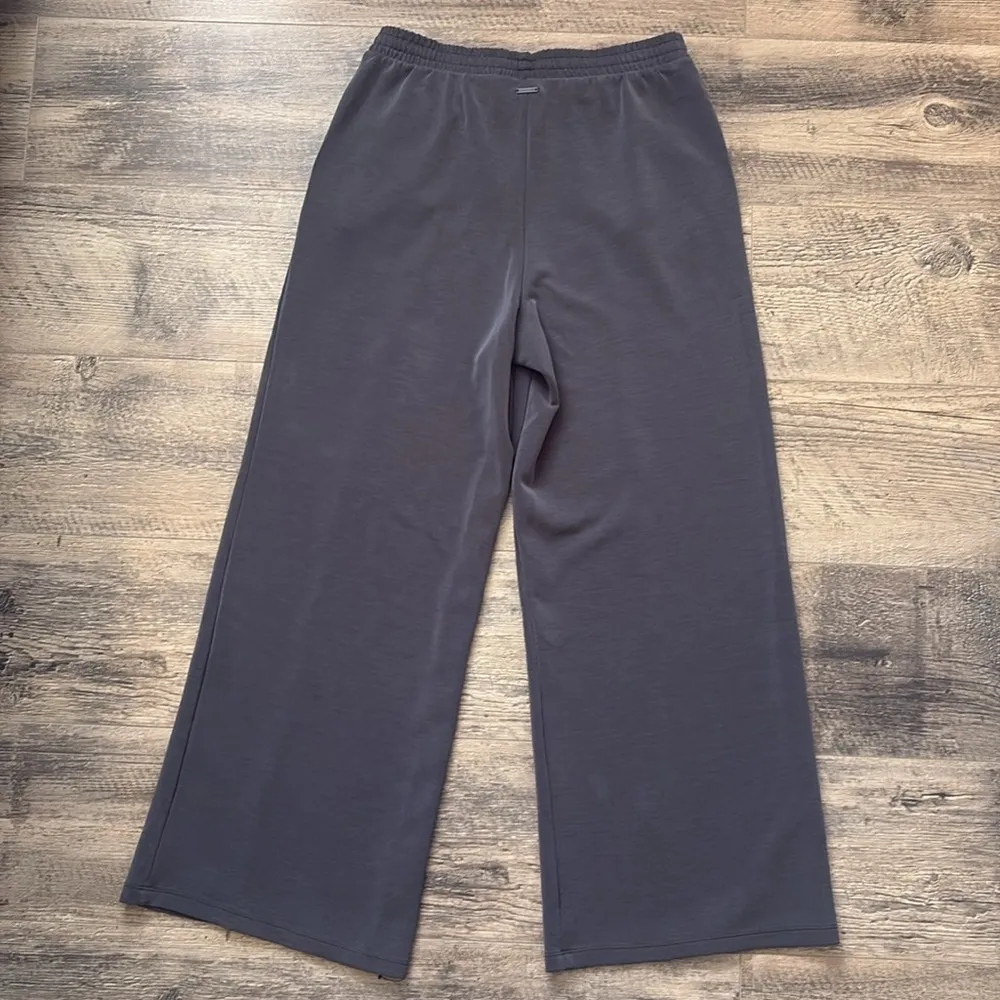 VS Festherweight Knit Wide Leg Lounge Pant - Image 4