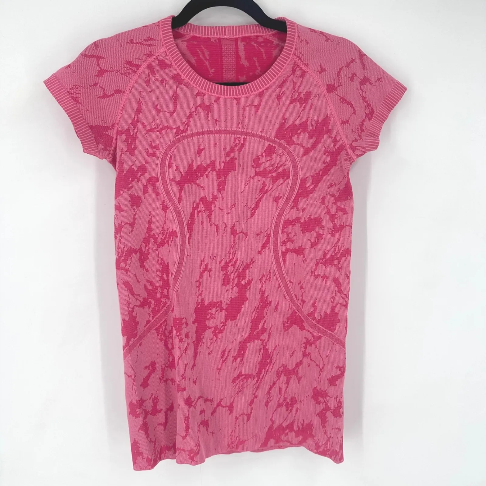 Lululemon Swiftly Tech Short Sleeve Shirt Pink Camo Heathered Bon Bon Size 6 - Image 3