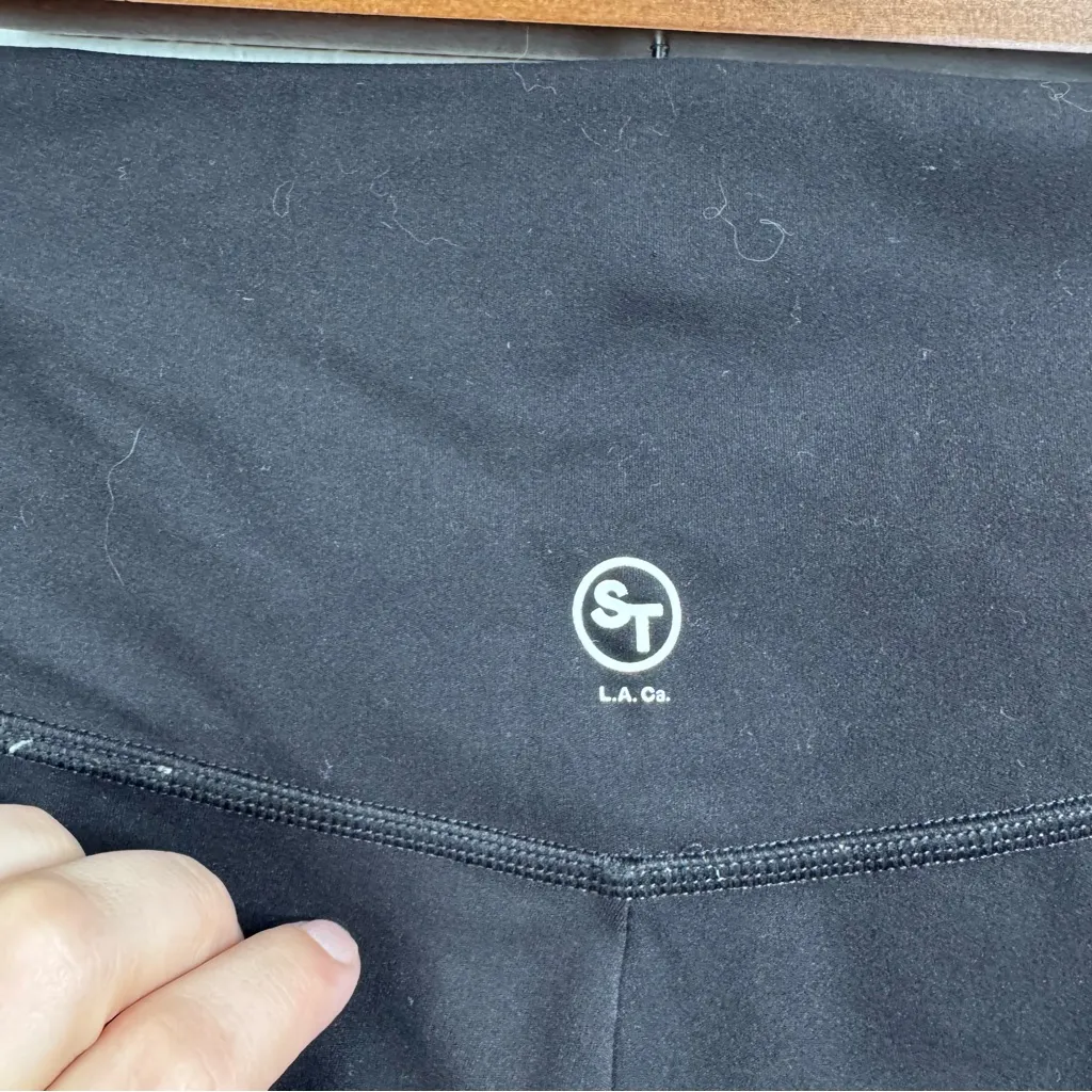 Social Tourist LA Black Low Rise Crossover Waist Flare Leggings Size Large - Image 8