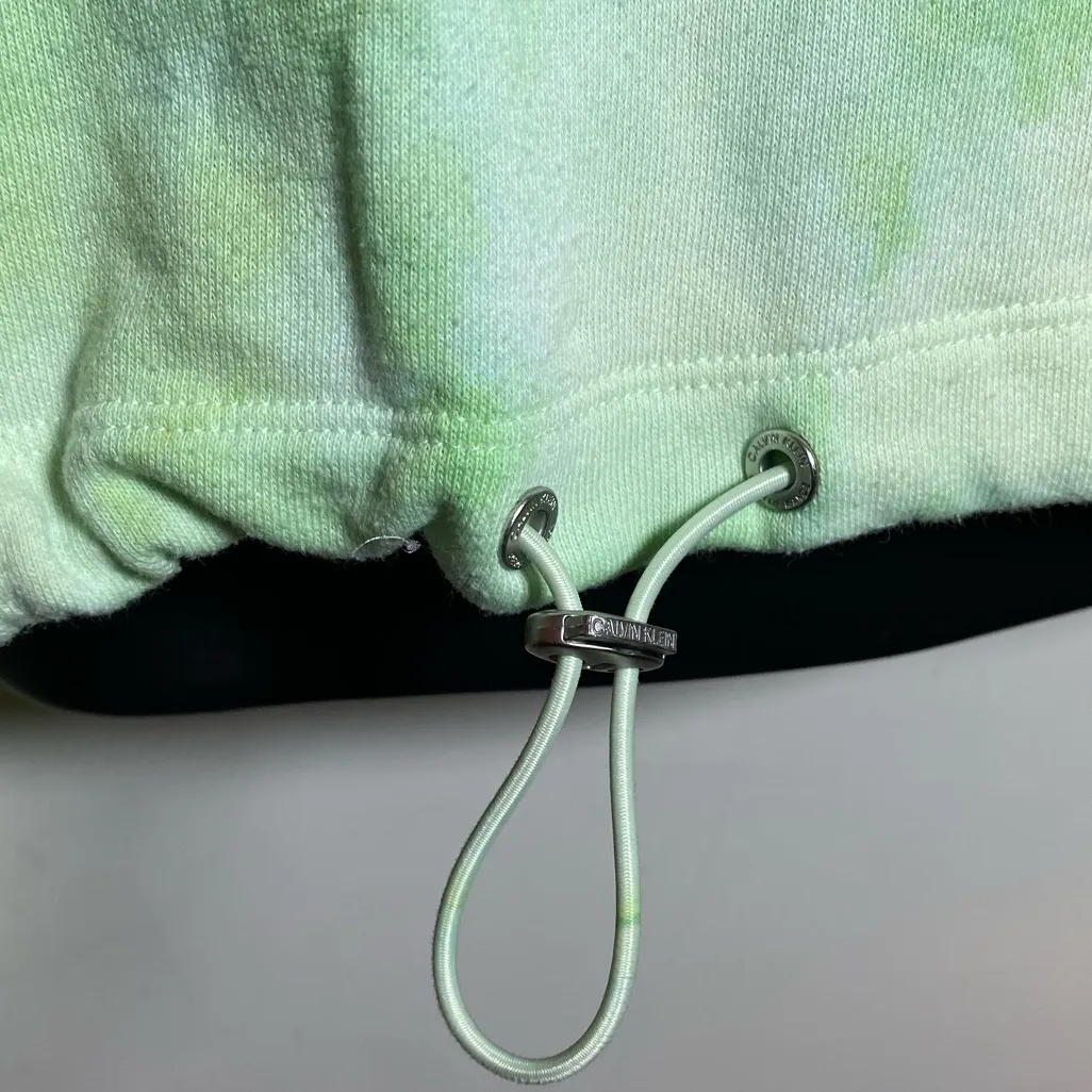 Calvin Klein Cropped Green Cotton Sweatshirt Medium EUC - Image 4