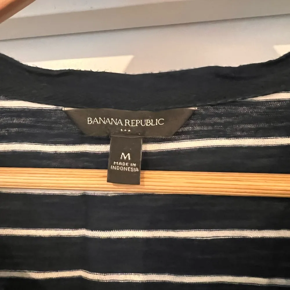 Banana Republic Navy and White Fitted Long Sleeve Tee - Image 3