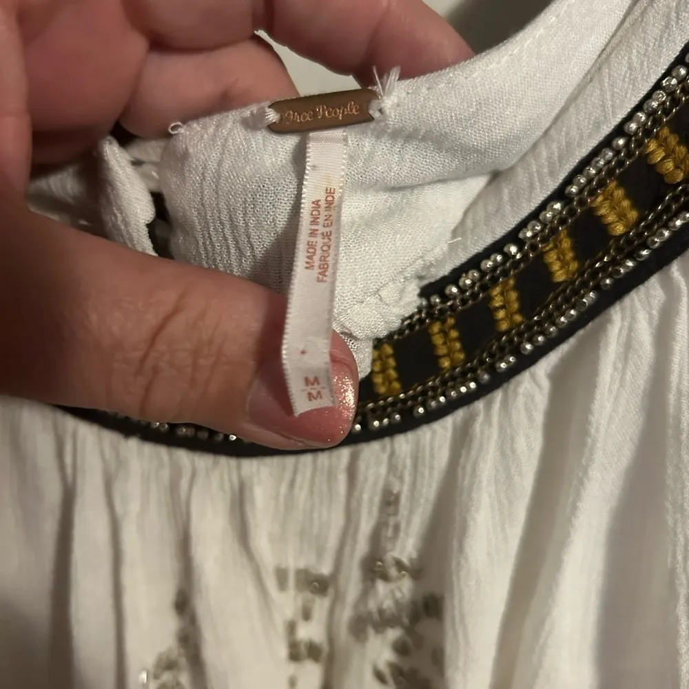 Free people give him the cold shoulder - Image 8