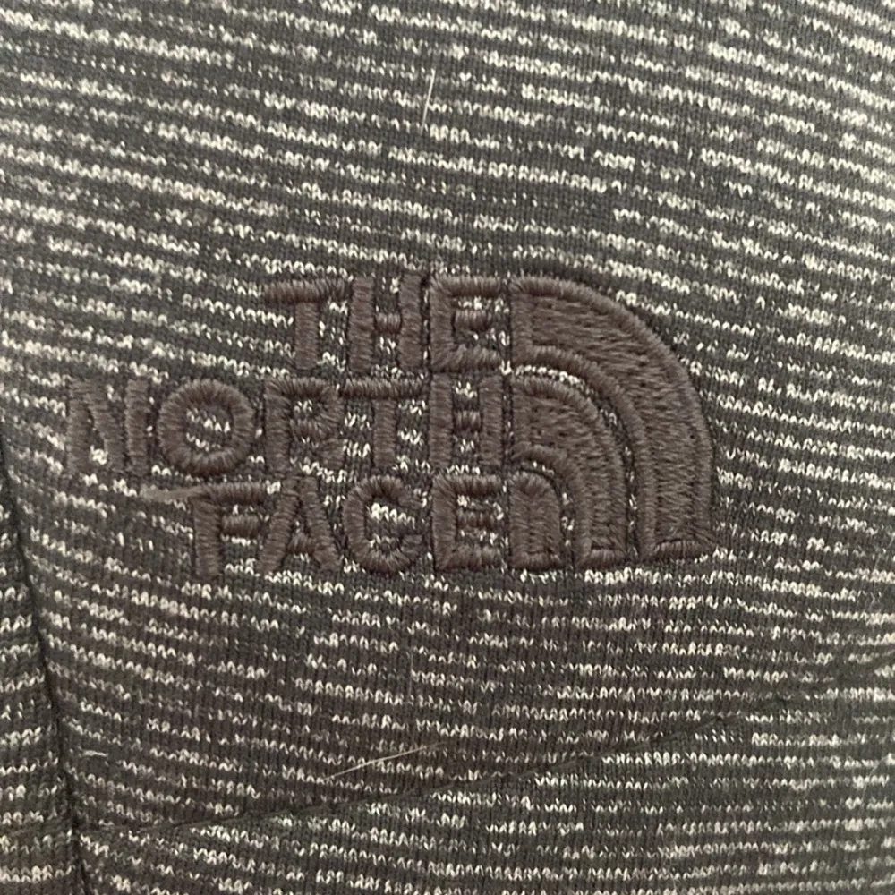The North Face  zip up vest. Size M, great condition - Image 4