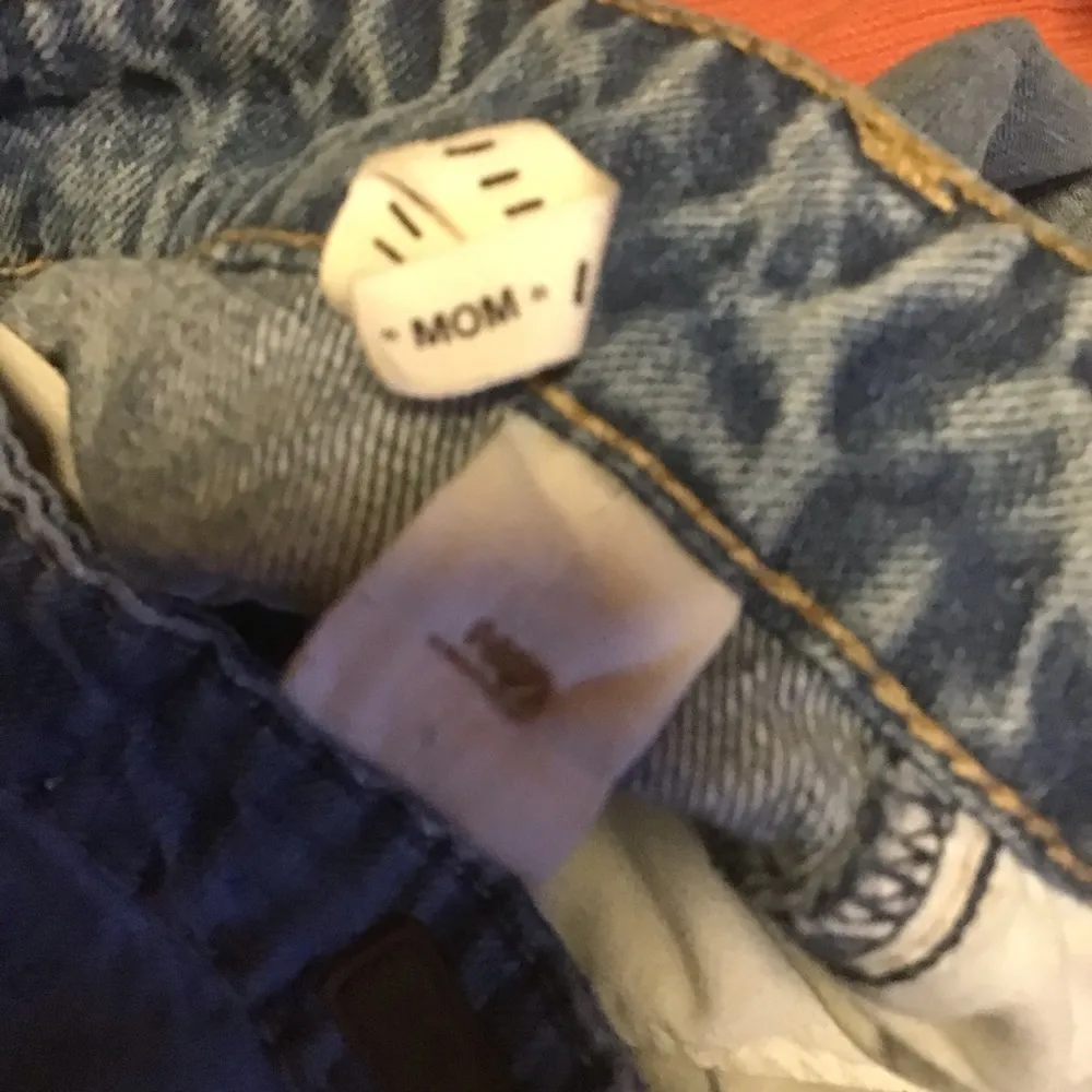 Garage mom distressed cropped jeans - Image 3