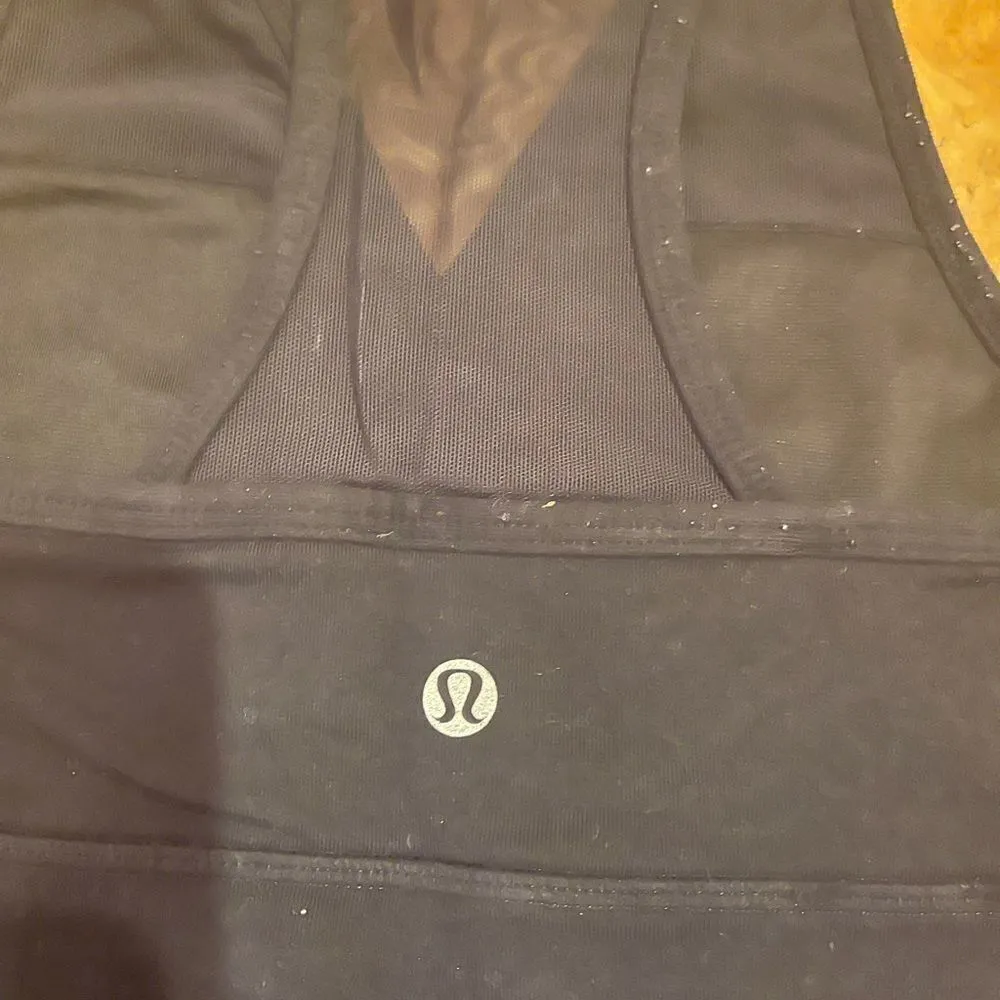 Lululemon v-neck racerback mesh tank top size 4, excellent condition! - Image 3