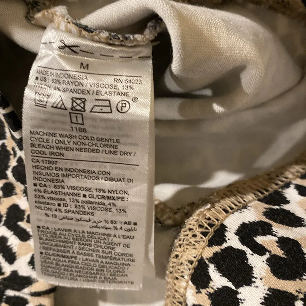 Old Navy Animal Print Stretch Capri Medium - Image 6