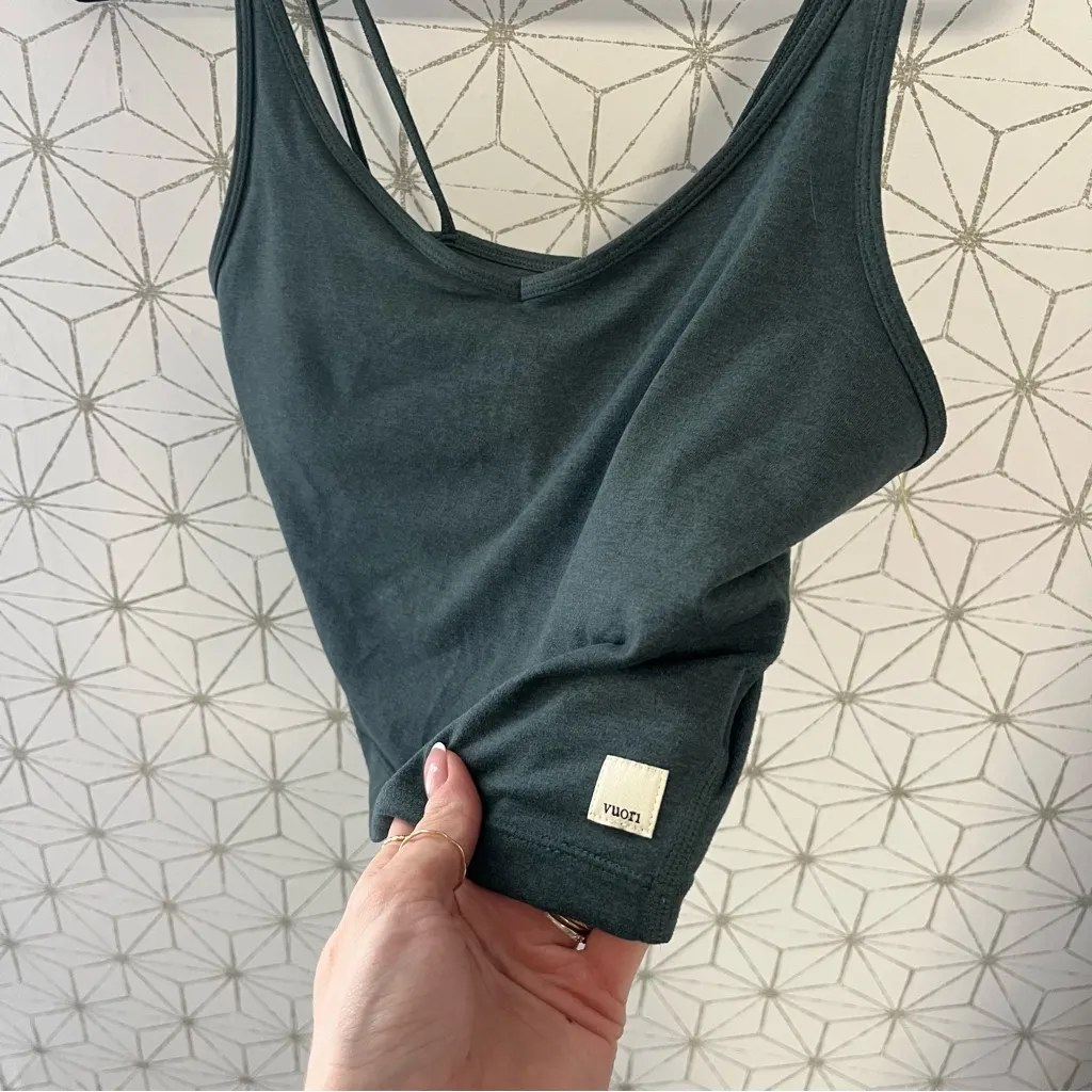 Vuori Performance Tank Teal - Image 2