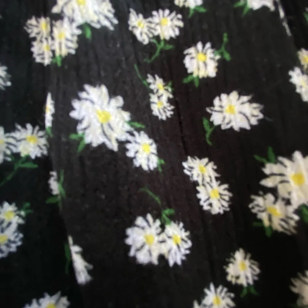 NY Collection Floral Tiered Maxi Dress Black with White and Yellow Daisy Print - Image 11