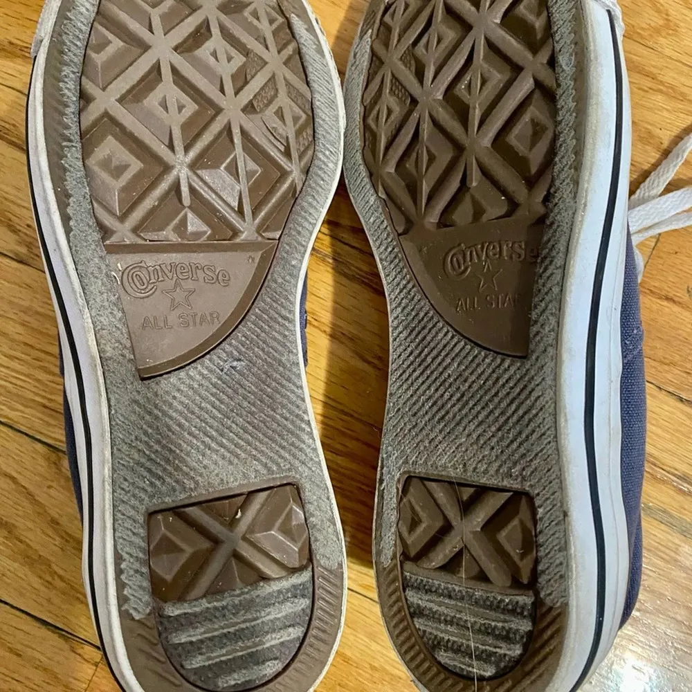 Women’s converse shoes NWOT - Image 6