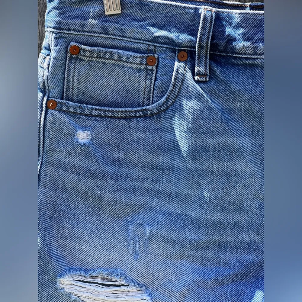 Madewell Relaxed Mid-Length Denim Shorts in Steenwick Wash: Ripped Edition - Image 7