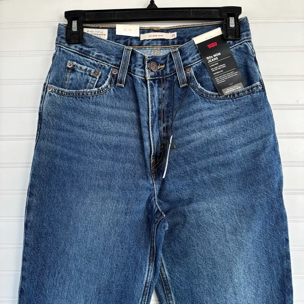 Levi's® Premium 80s Mom Jean Size 25 NWT - Image 4